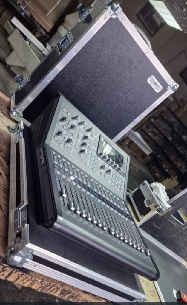 Flightcases pentru Consola M32R